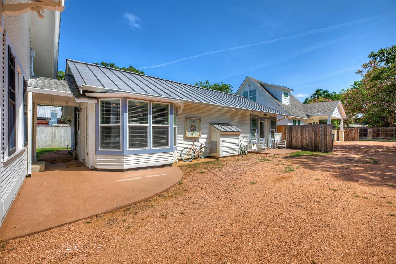 Luxury Combo Walk To Main With Hot Tub-Firepit Villa Fredericksburg Buitenkant foto